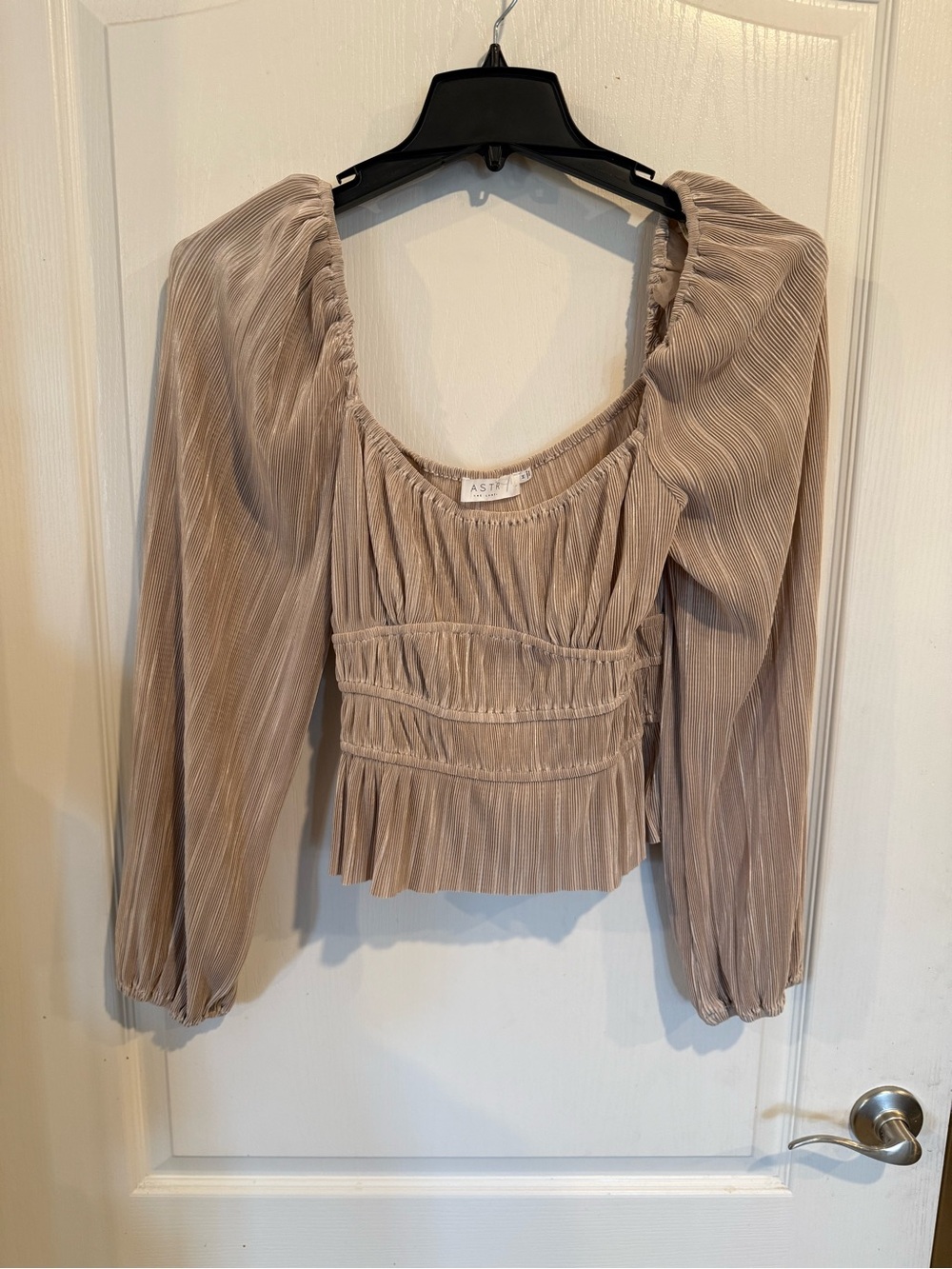 ASTR Label Ziva Plisse Champagne Pearl Puff Sleeve Square Neck Top medium new